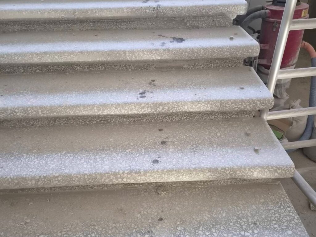 Terrazzo laiptų pakopos Basanavičiaus objekte, Vilniuje